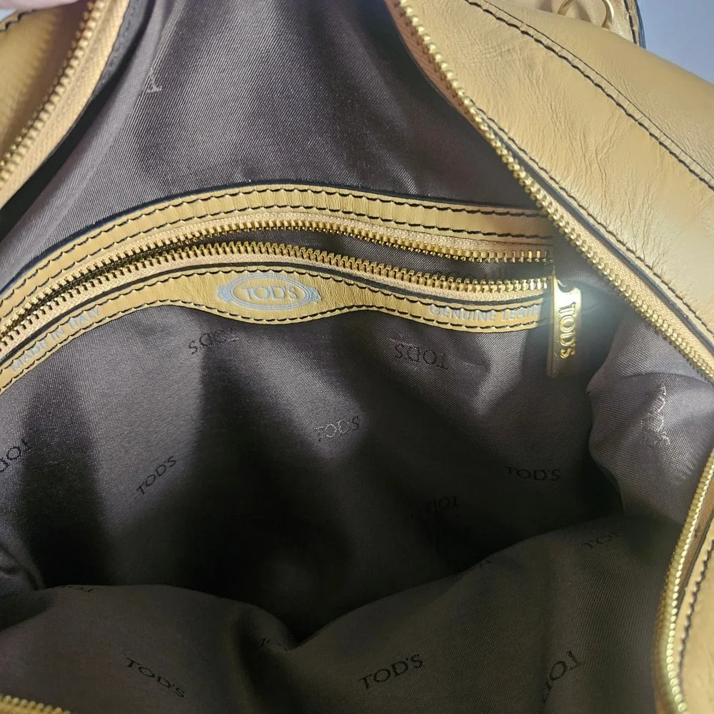 Tods Tan Beige Leather Handbag Black Contrast Stitch Gold Hardware Made in Italy